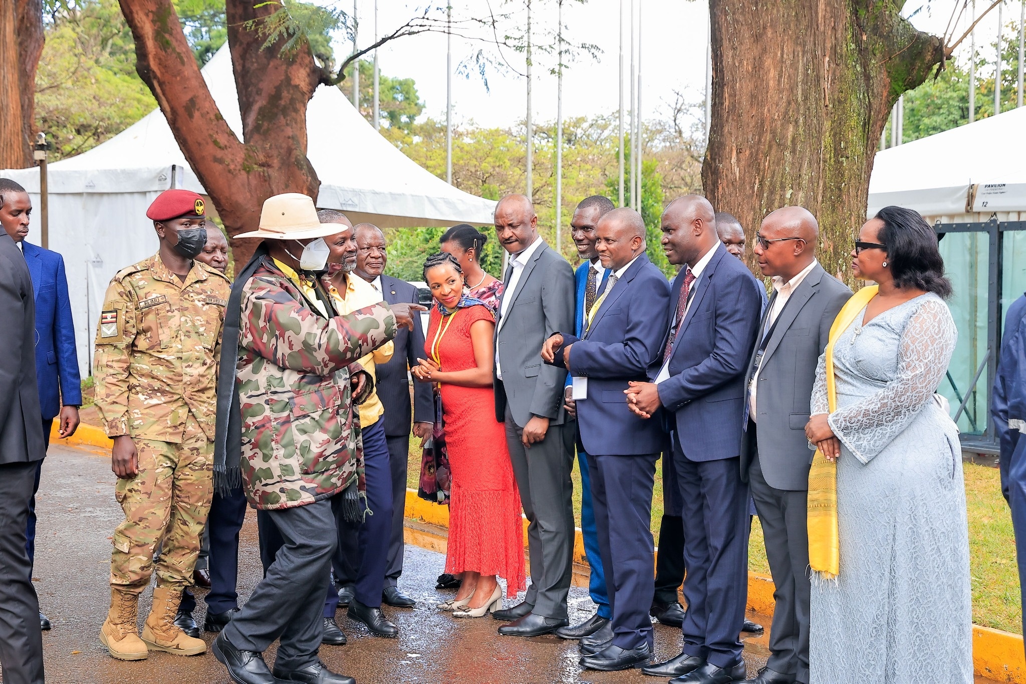 H.E. the President of Uganda arrives at the Kampala Business Forum and exchanges views with CEOs, business leaders, and government representatives. The interaction symbolized the Forum’s commitment to strengthening public-private partnerships as a catalyst for sustainable economic transformation and national development.